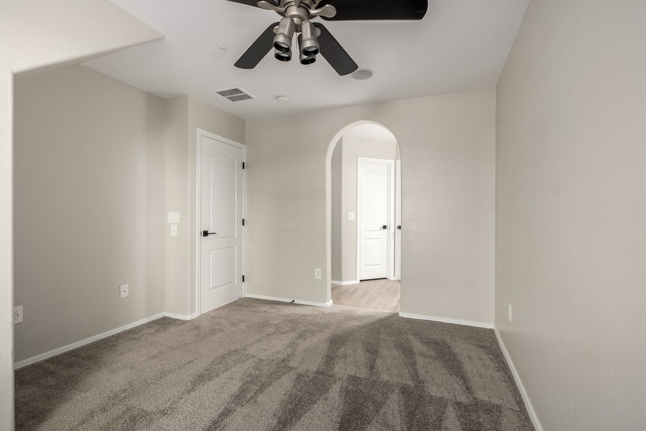 2639 S Harmony Ave - Photo 7 of 27