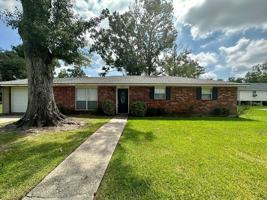 featured image of 8378 Robert St