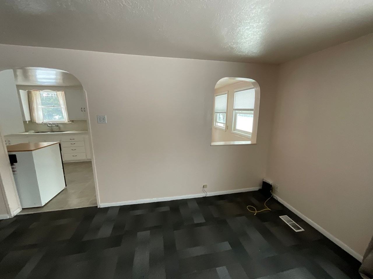 2705 N Depot St - Photo 2 of 8