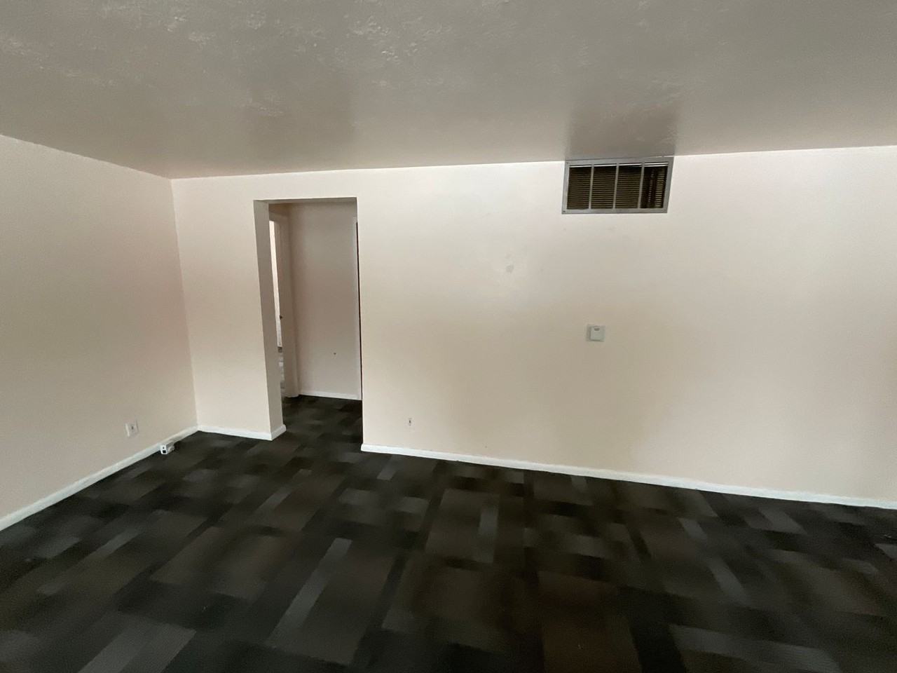 2705 N Depot St - Photo 3 of 8