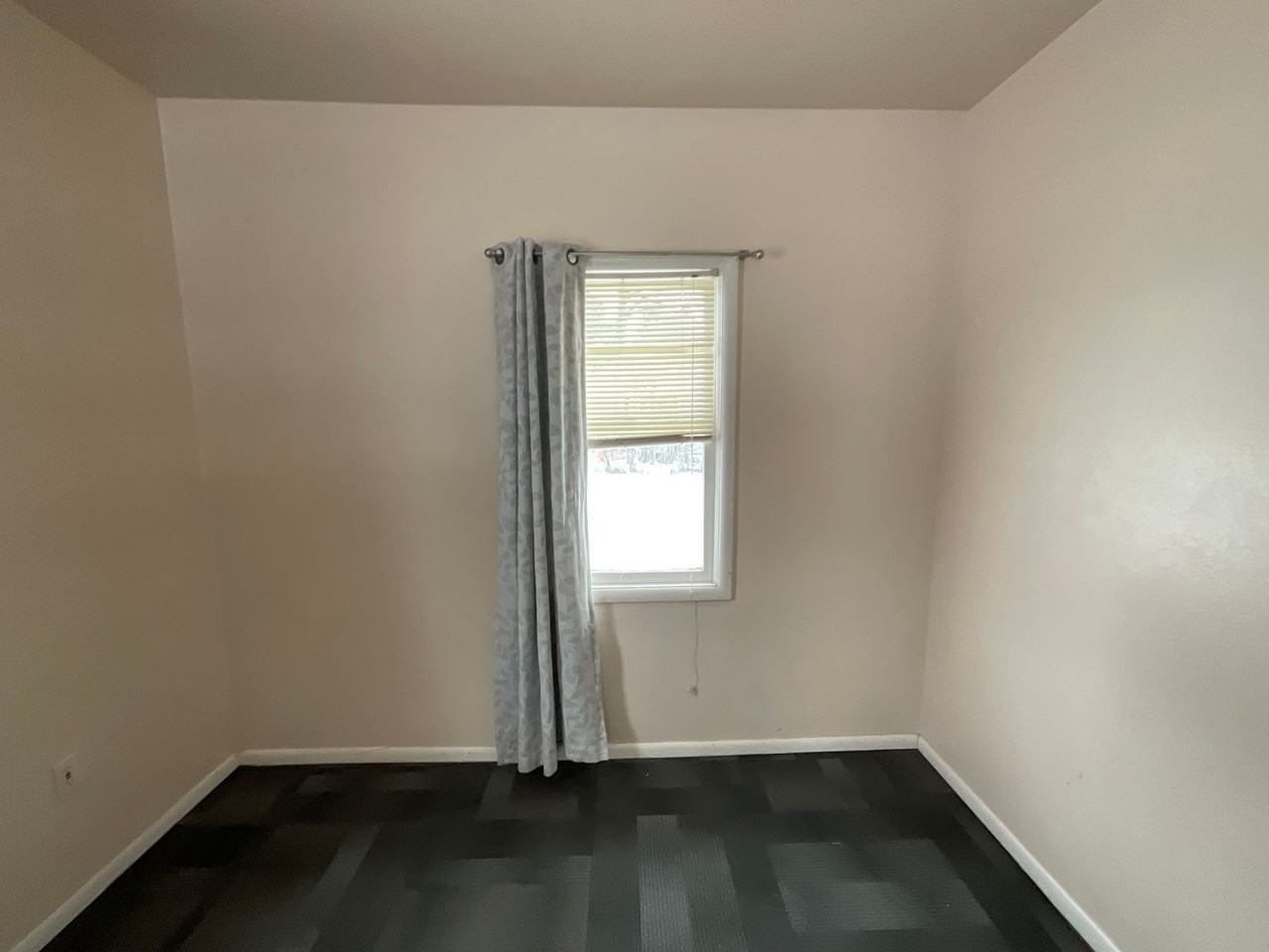 2705 N Depot St - Photo 6 of 8