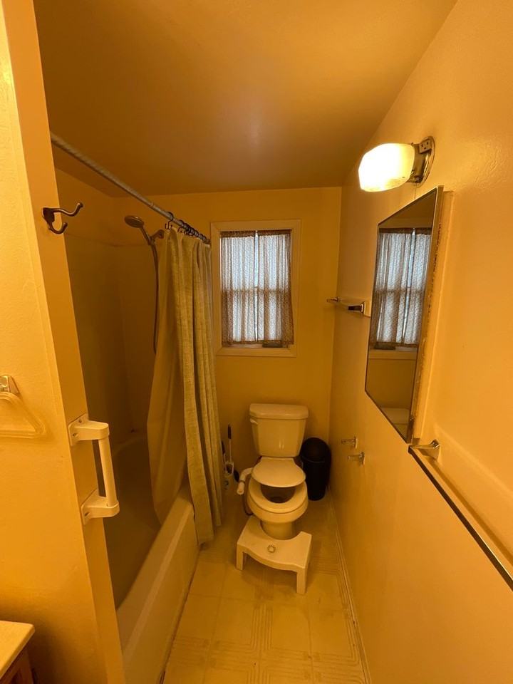 2705 N Depot St - Photo 7 of 8