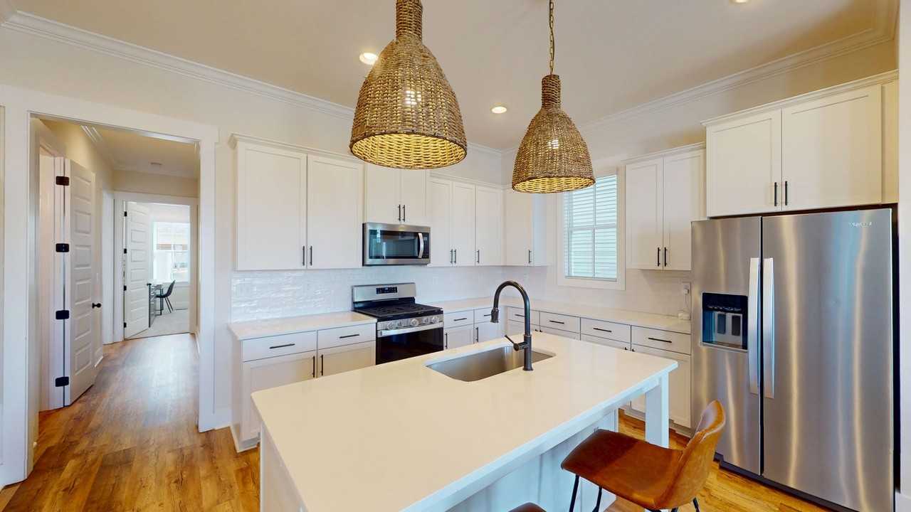 202 Northlake St - Photo 2 of 33