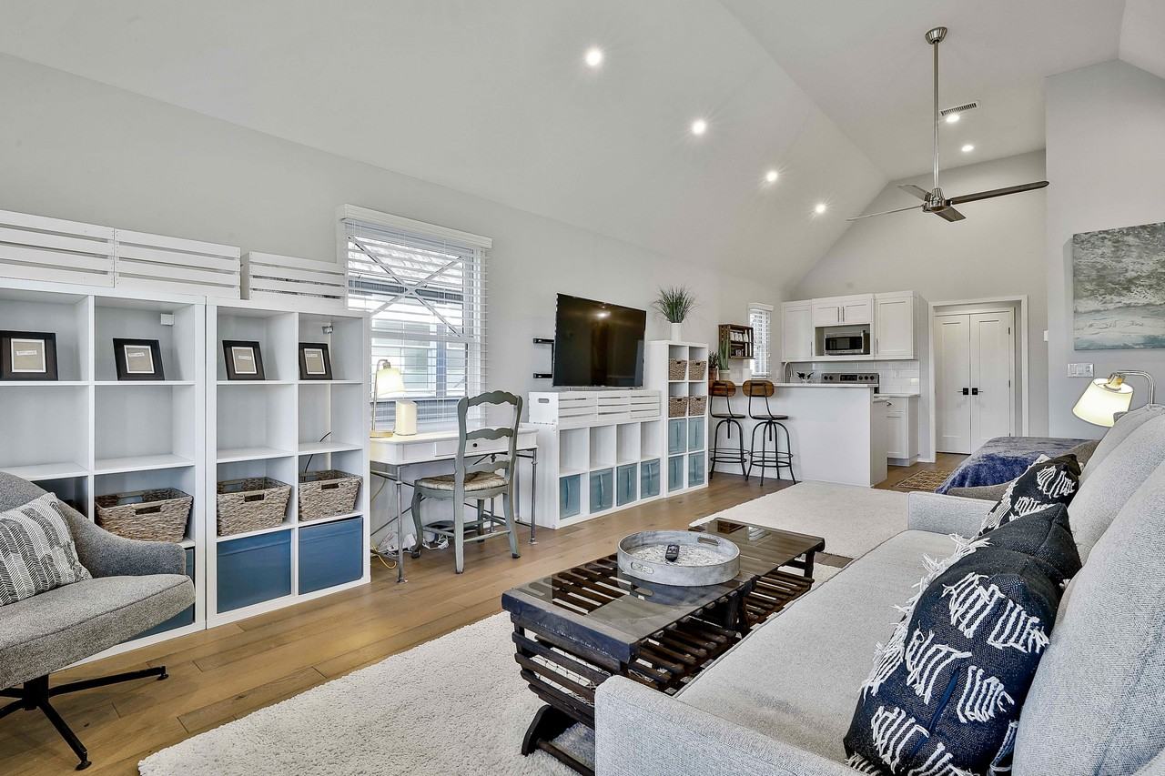 170 Heatherden Avenue - Photo 3 of 18