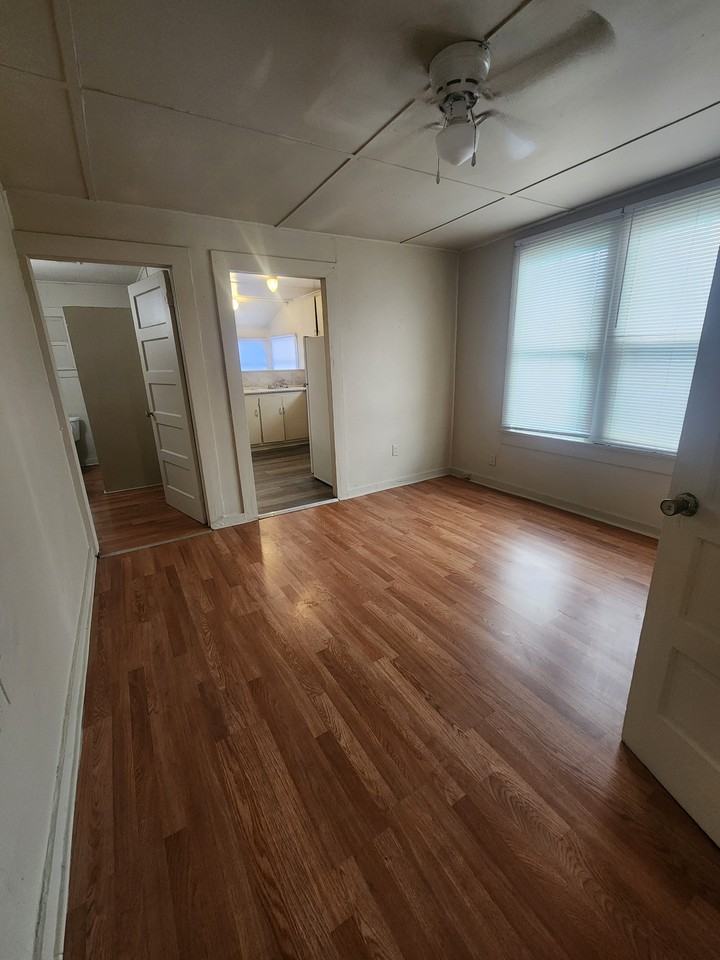 723 9th St S Unit B - Photo 3 of 28