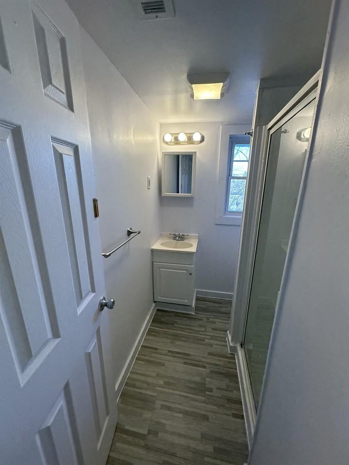 210 DERBY DYCT LLC - Photo 7 of 19