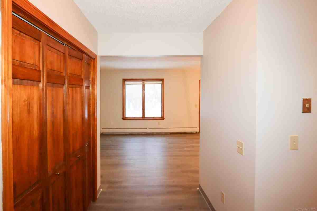 31 Millbrook Ct - Photo 2 of 17