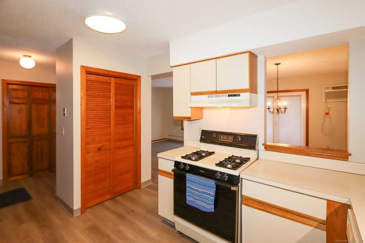 31 Millbrook Ct - Photo 3 of 17