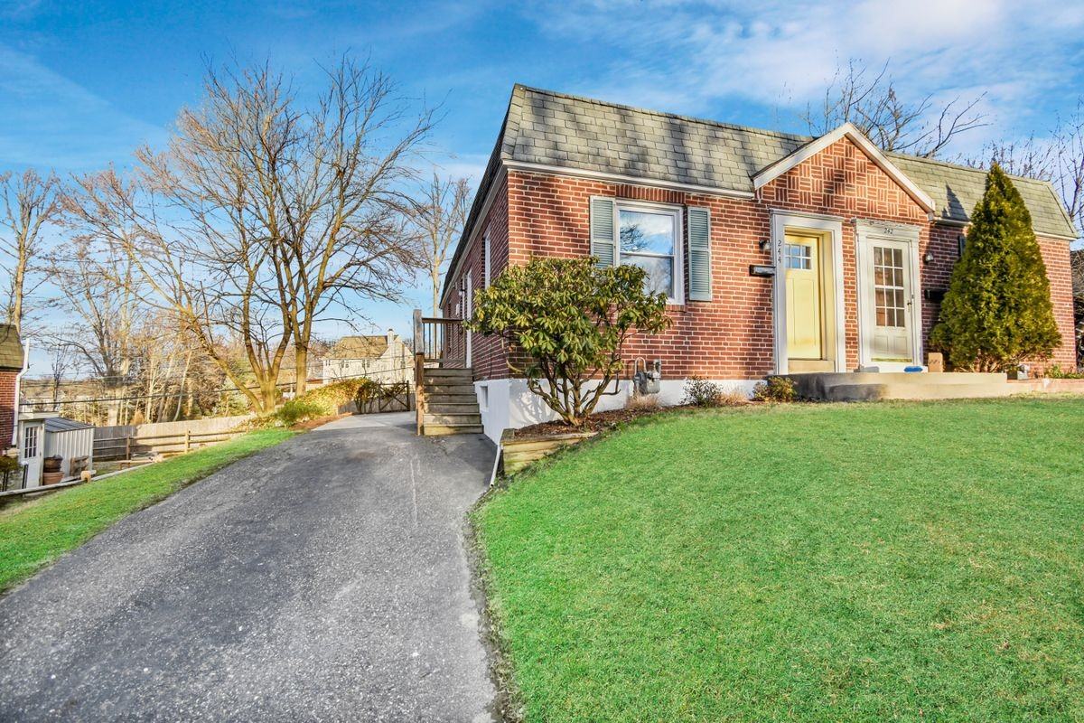 244 Miner St - Photo 2 of 18