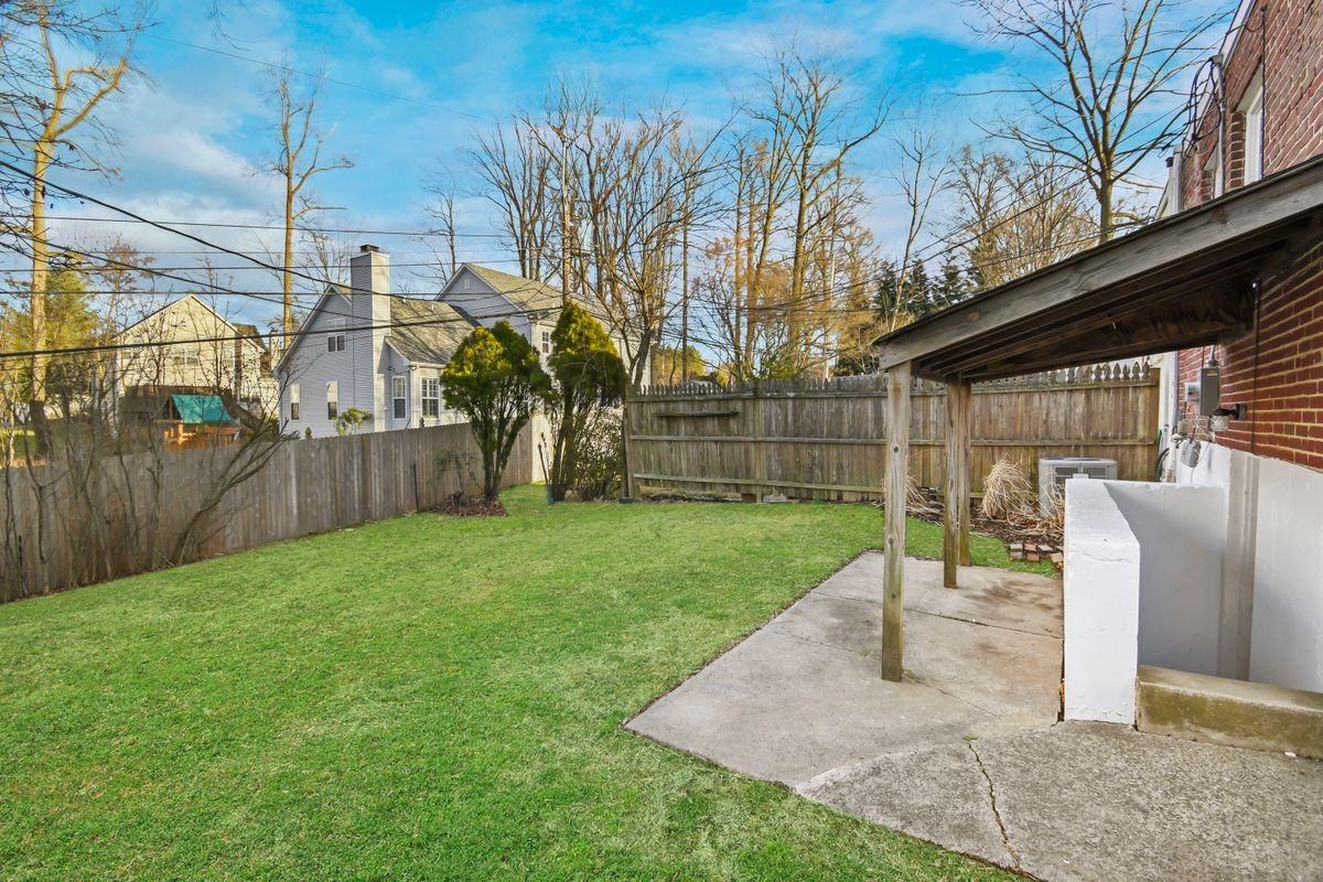 244 Miner St - Photo 3 of 18