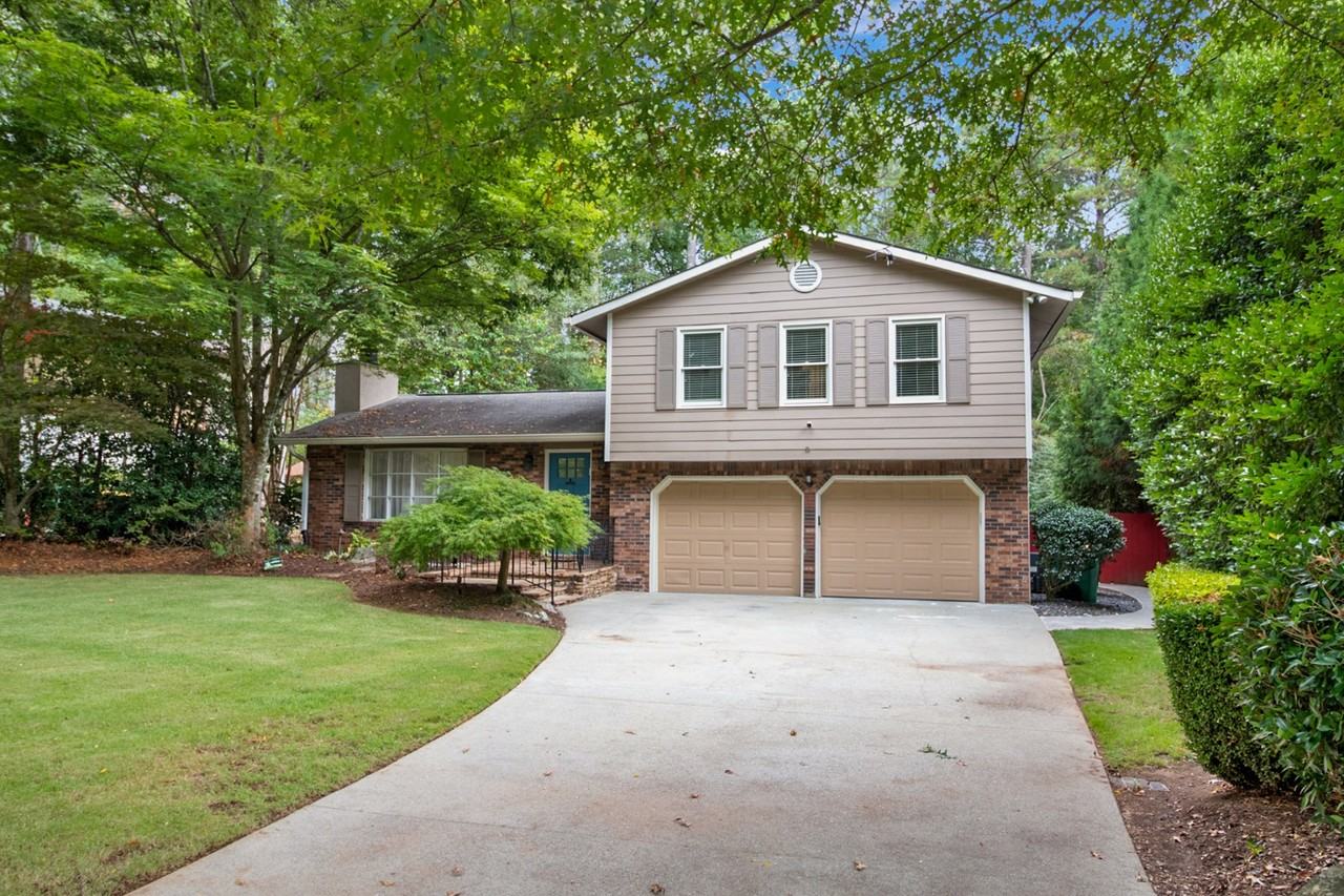 6968 Lakeview Ln - Photo 3 of 20