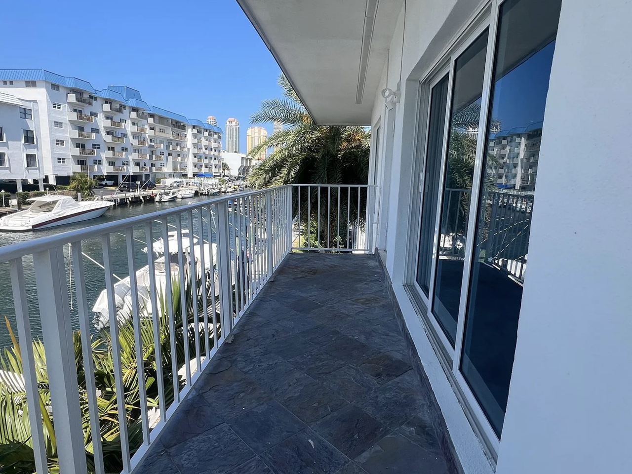 3681 Ne 170th St #4 - Photo 4 of 50