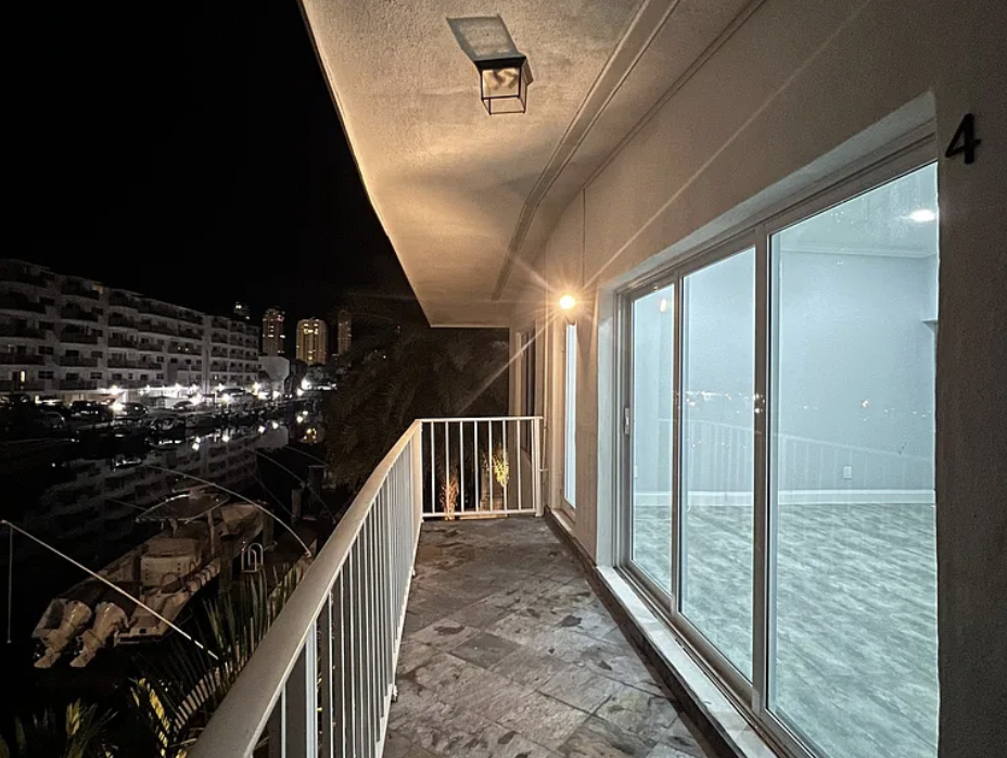 3681 Ne 170th St #4 - Photo 5 of 50