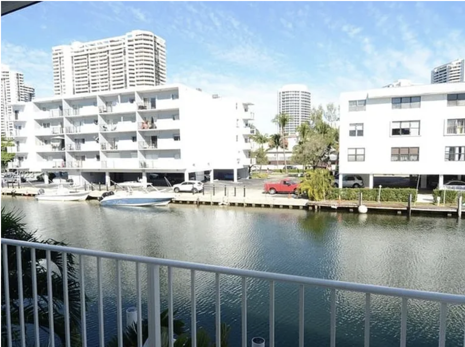 3681 Ne 170th St #4 - Photo 6 of 50