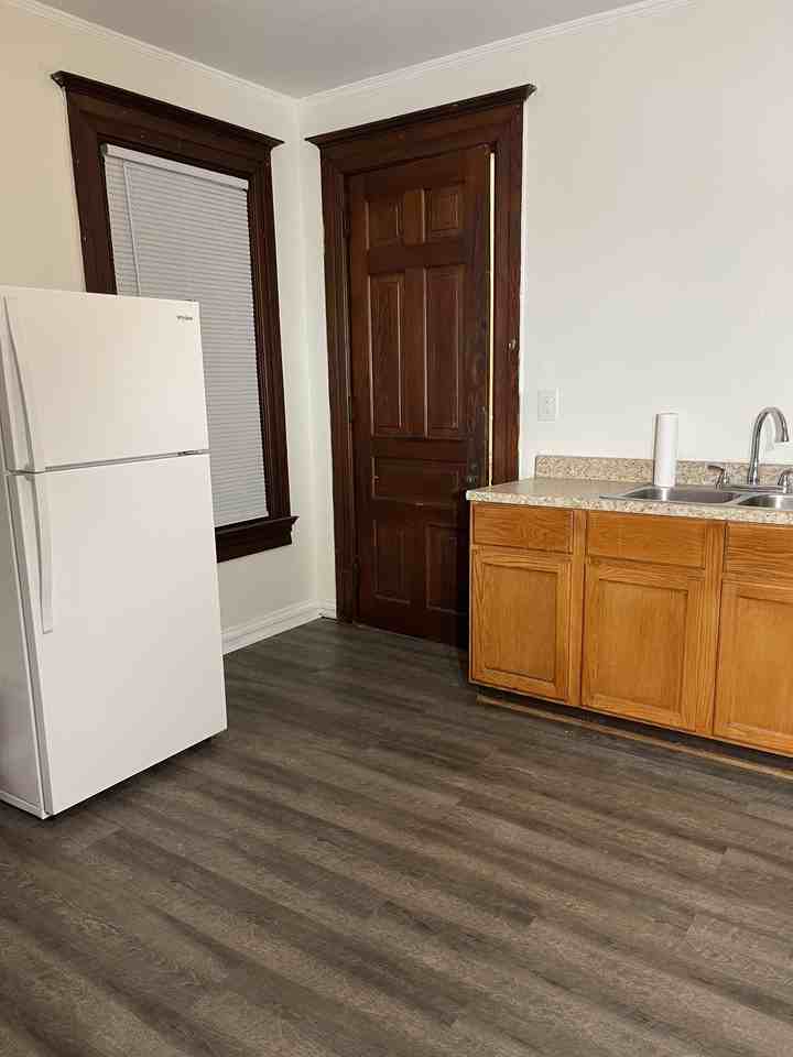 121 E Locust St #4 - Photo 5 of 5