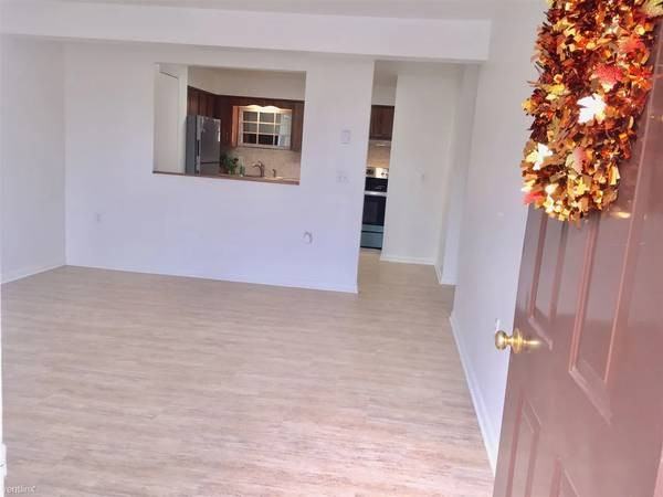 200 Kennedy Dr #9 - Photo 5 of 17