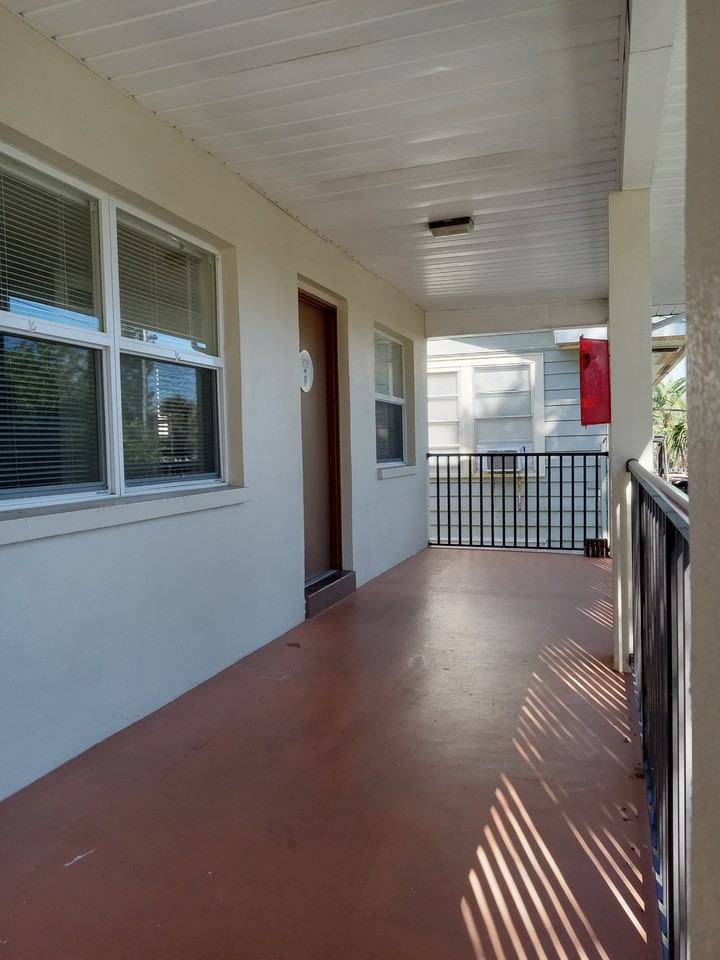 210 6th Ave N #8 - Photo 3 of 12