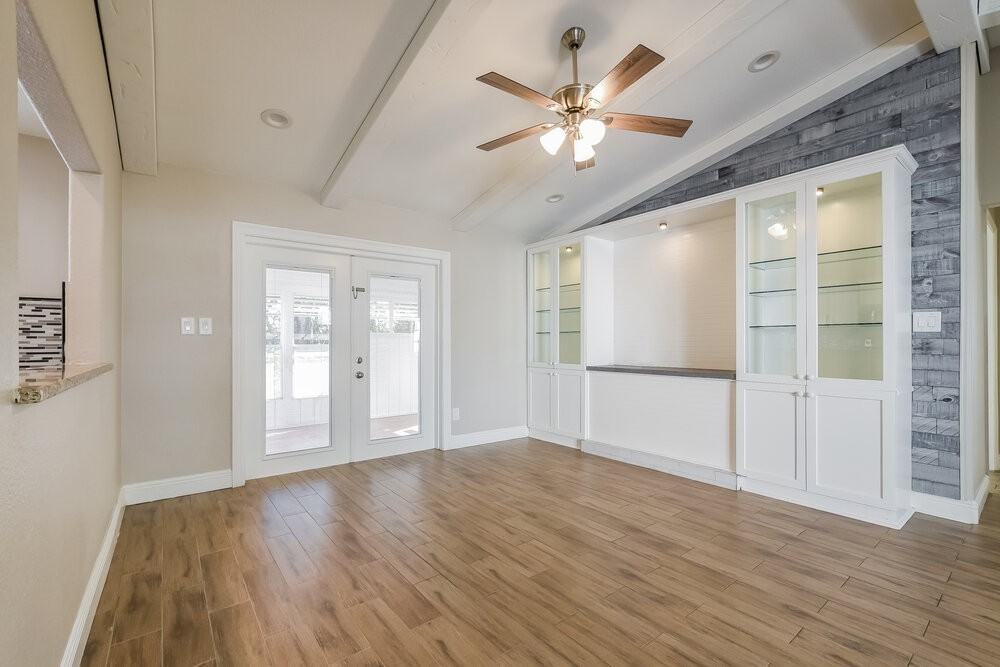 15710 Carriage Hill Ct - Photo 3 of 16