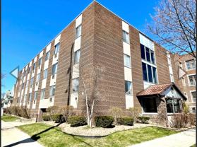 2555 N Farwell Ave - Photo 1 of 1