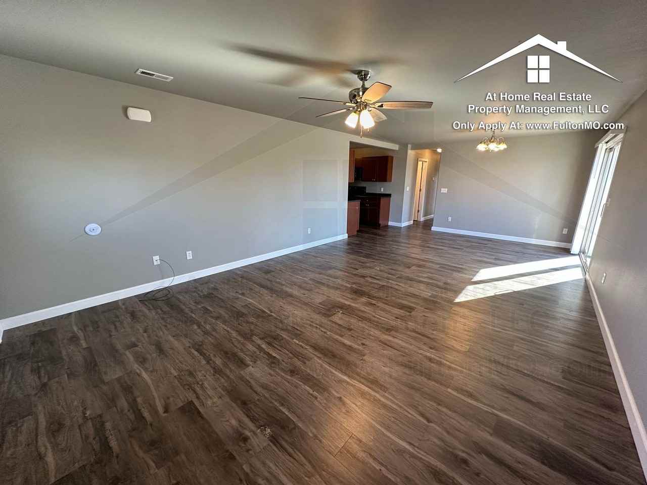 1301 Commons Loop - Photo 4 of 30