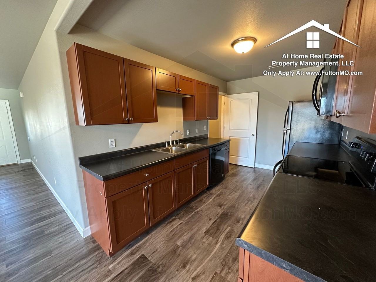 1301 Commons Loop - Photo 6 of 30