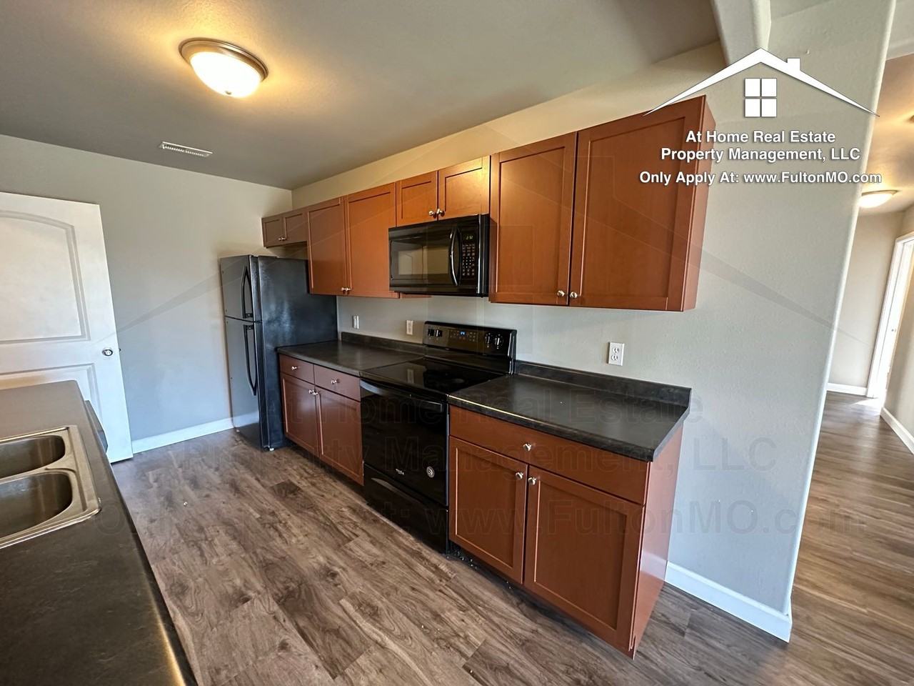 1301 Commons Loop - Photo 7 of 30