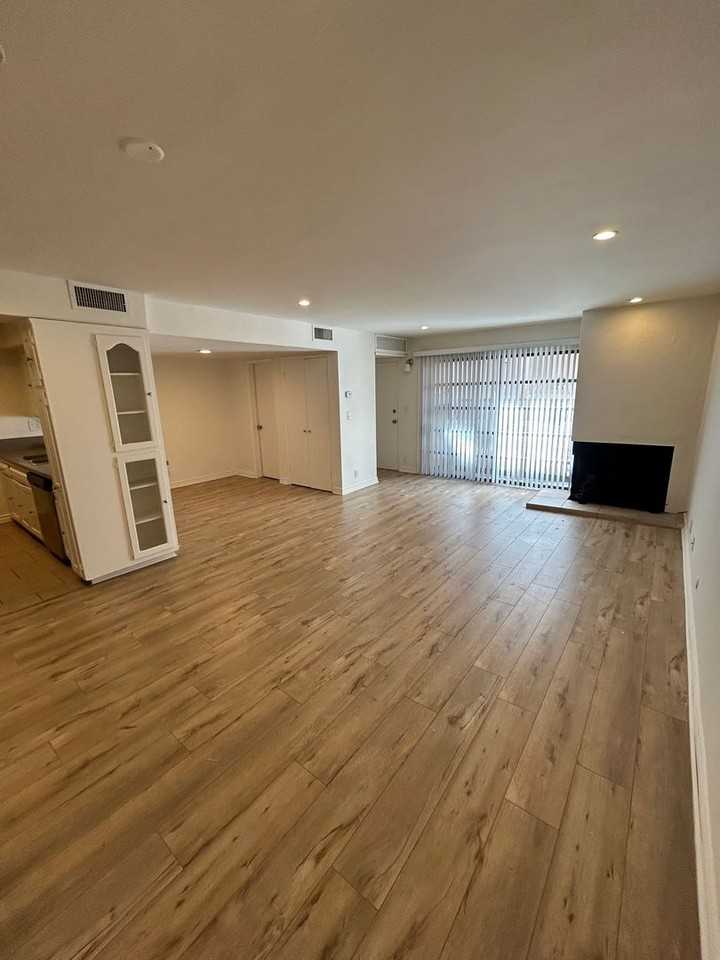 Kings Rd Apartments - Photo 3 of 20