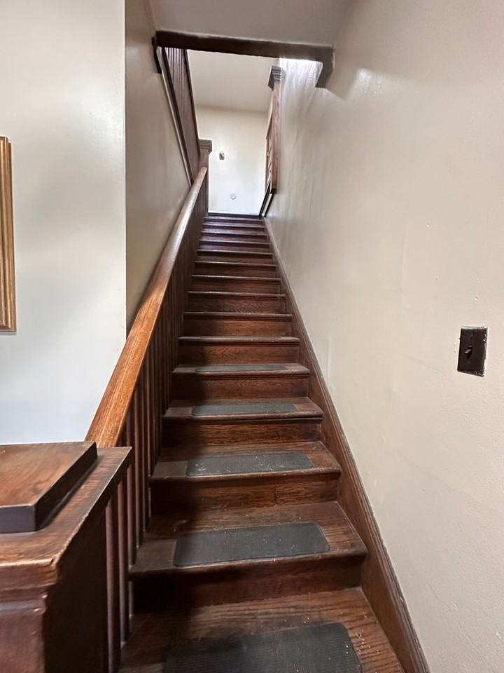 713 S Court St - Photo 2 of 15