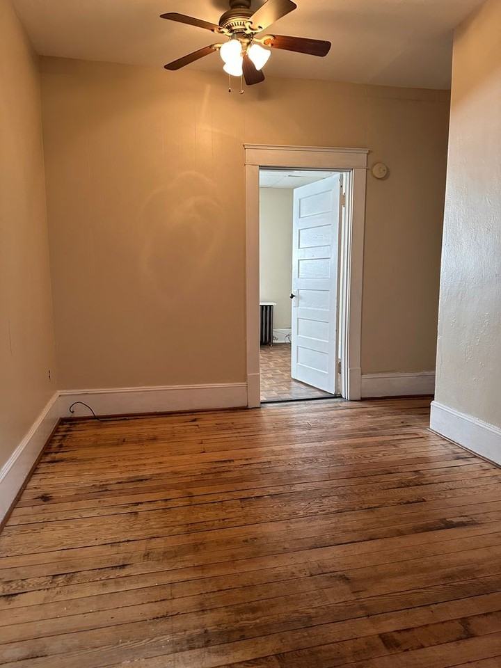 713 S Court St - Photo 3 of 15