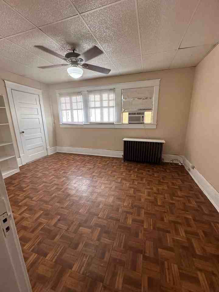 713 S Court St - Photo 5 of 15