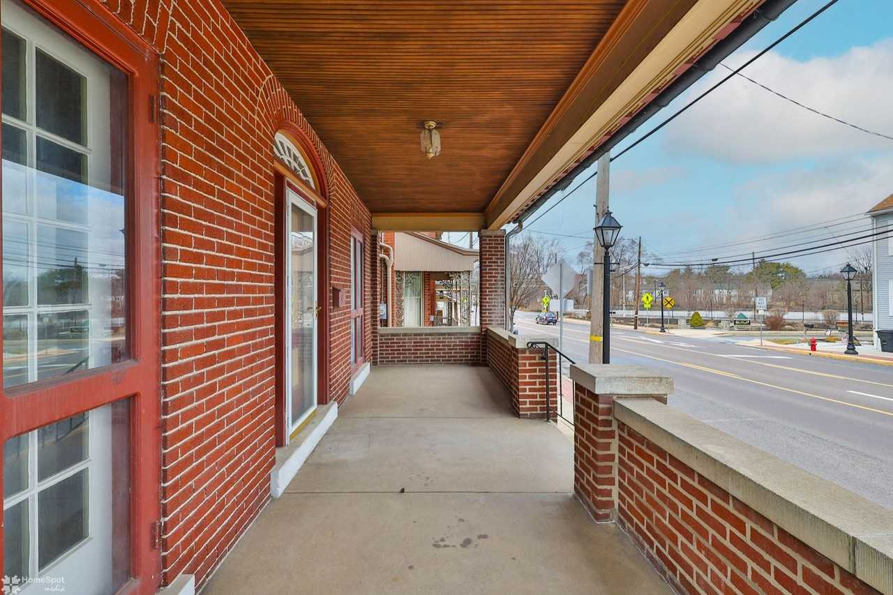 40 W Main St - Photo 2 of 46