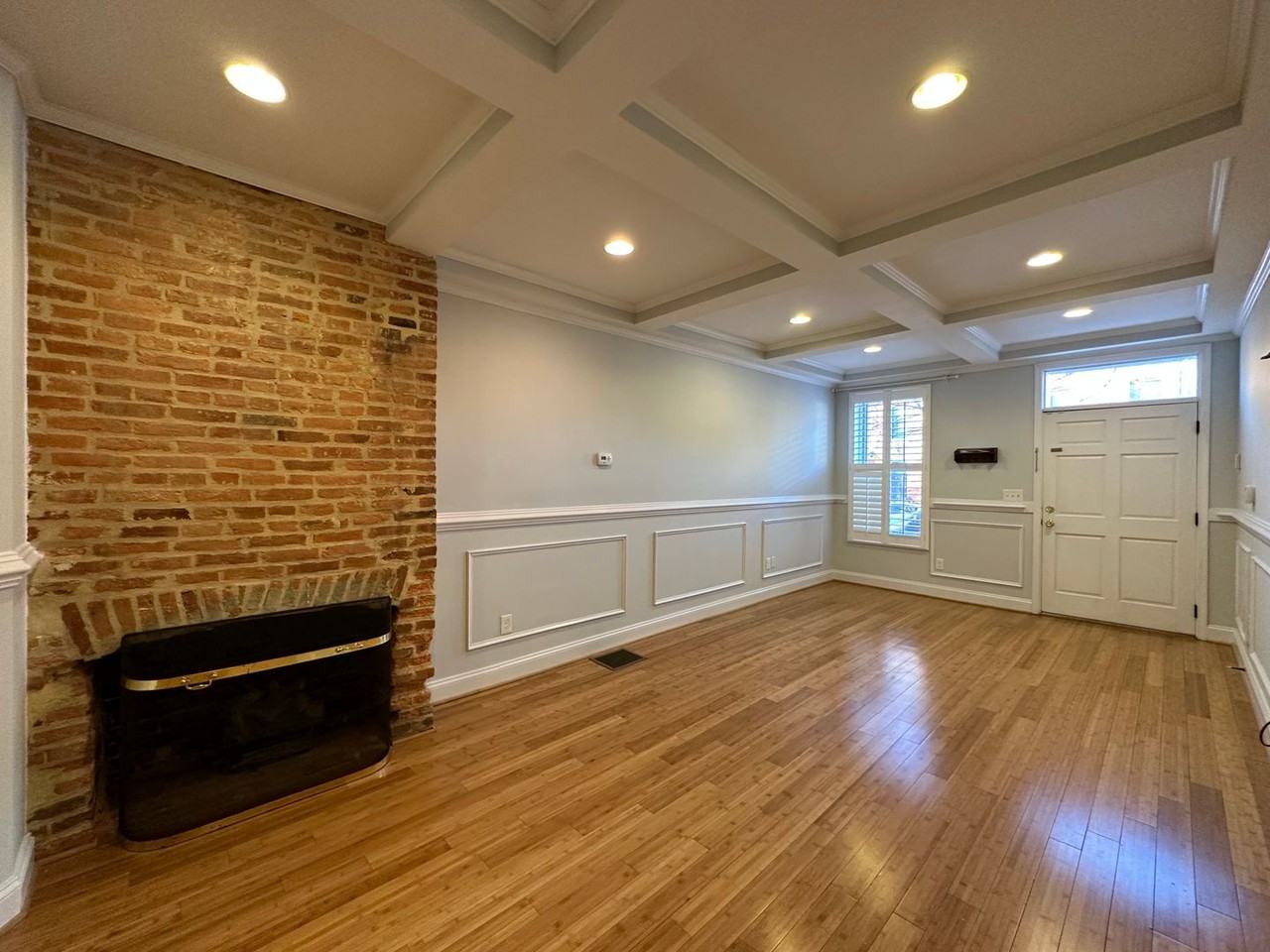 305 S Ann St - Photo 3 of 30