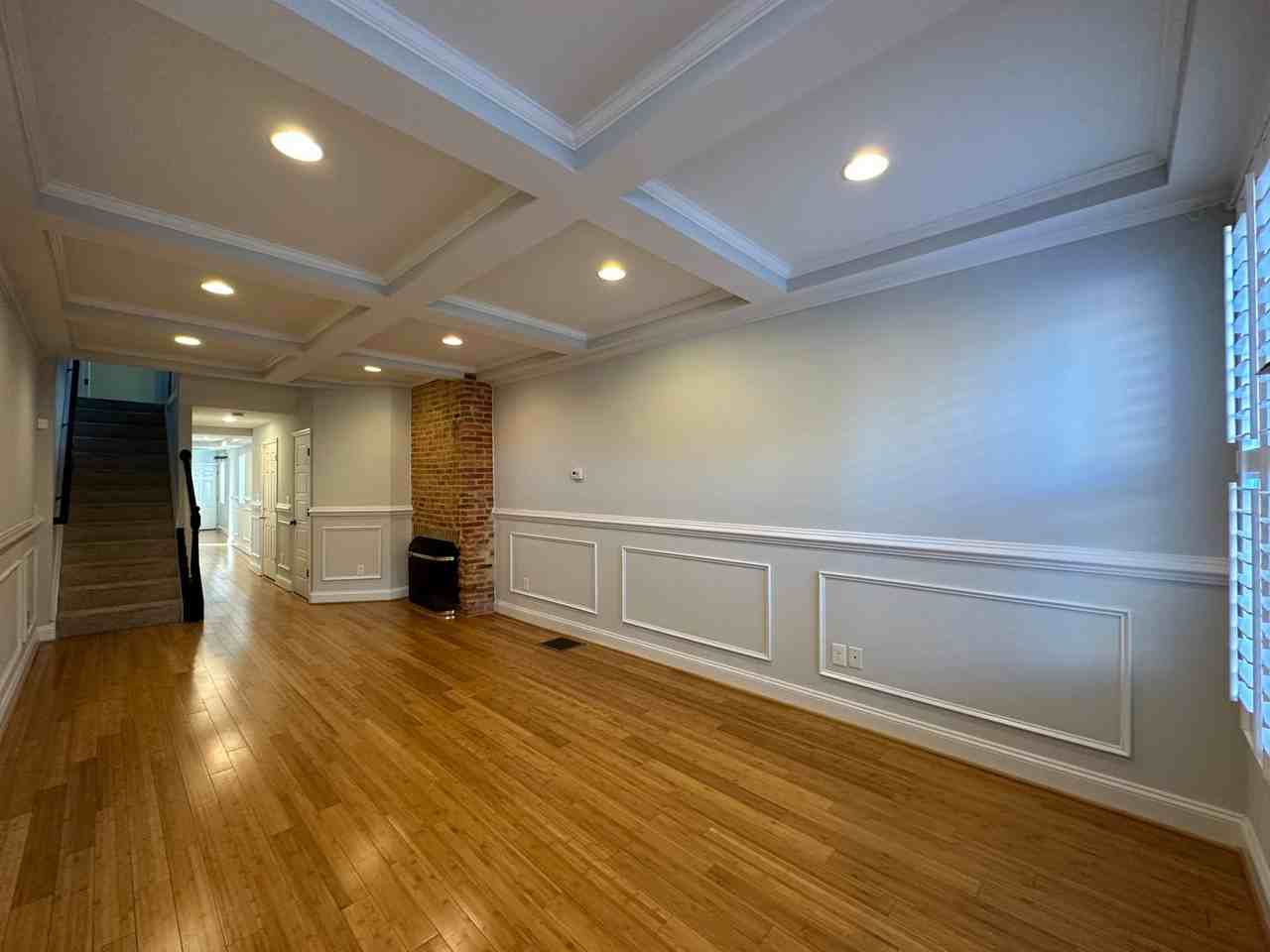 305 S Ann St - Photo 4 of 30