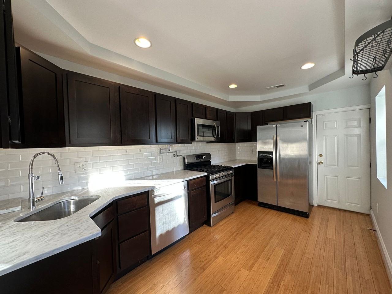 305 S Ann St - Photo 7 of 30