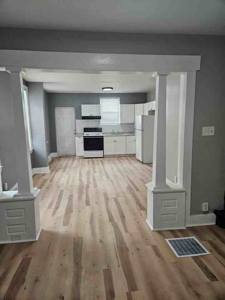 716 Pennell St - Photo 2 of 6