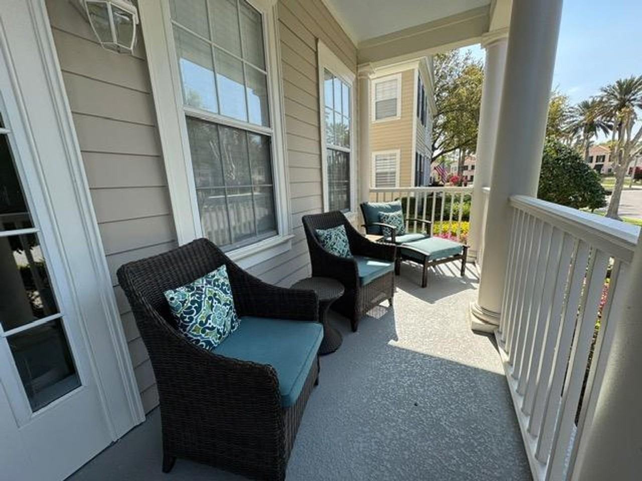 1128 Rush St - Photo 5 of 38