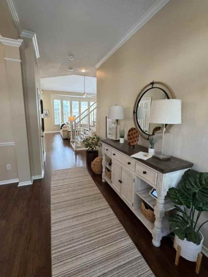 1128 Rush St - Photo 6 of 38