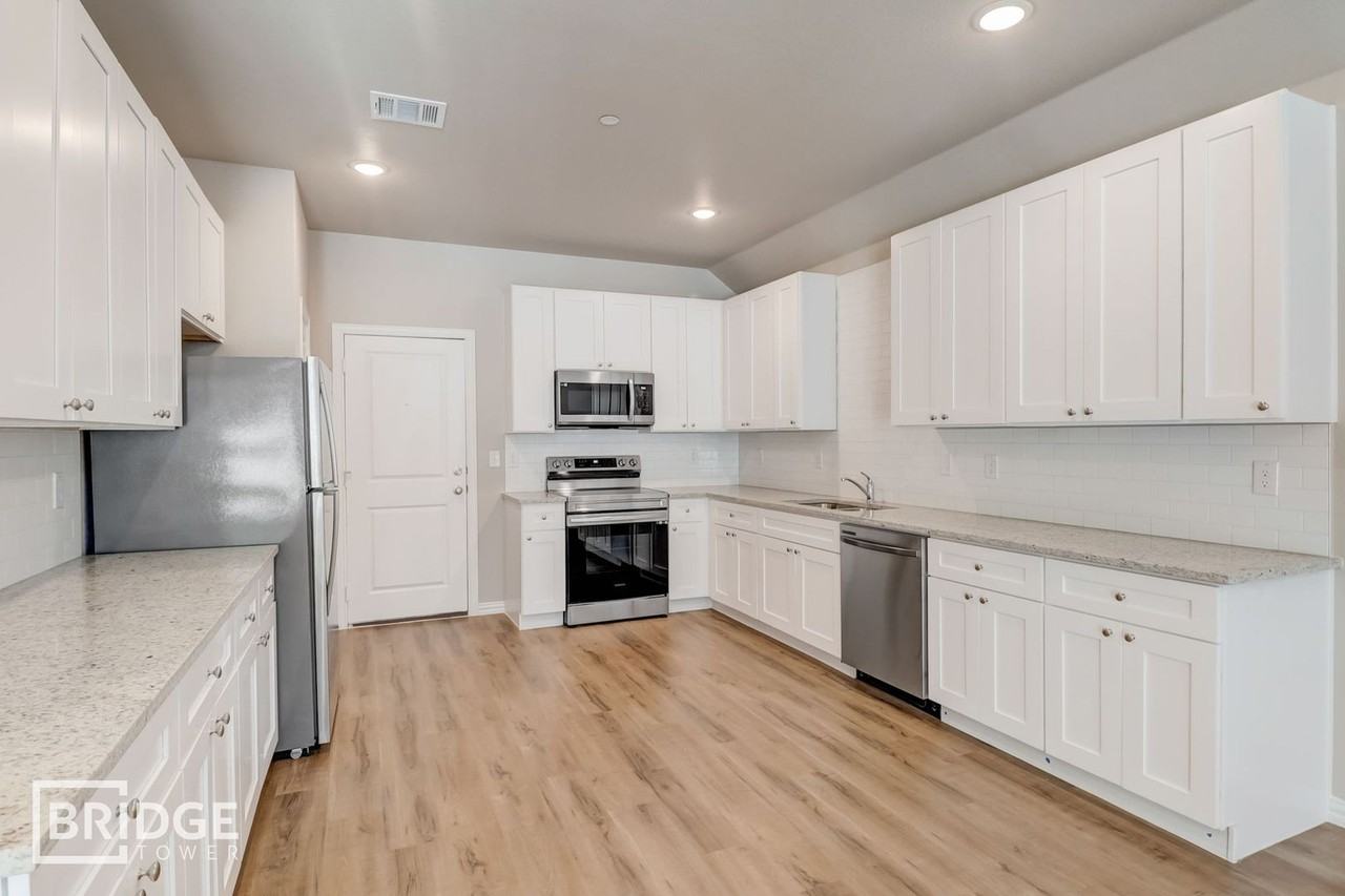 1235 Sunnyvale Ln - Photo 2 of 17