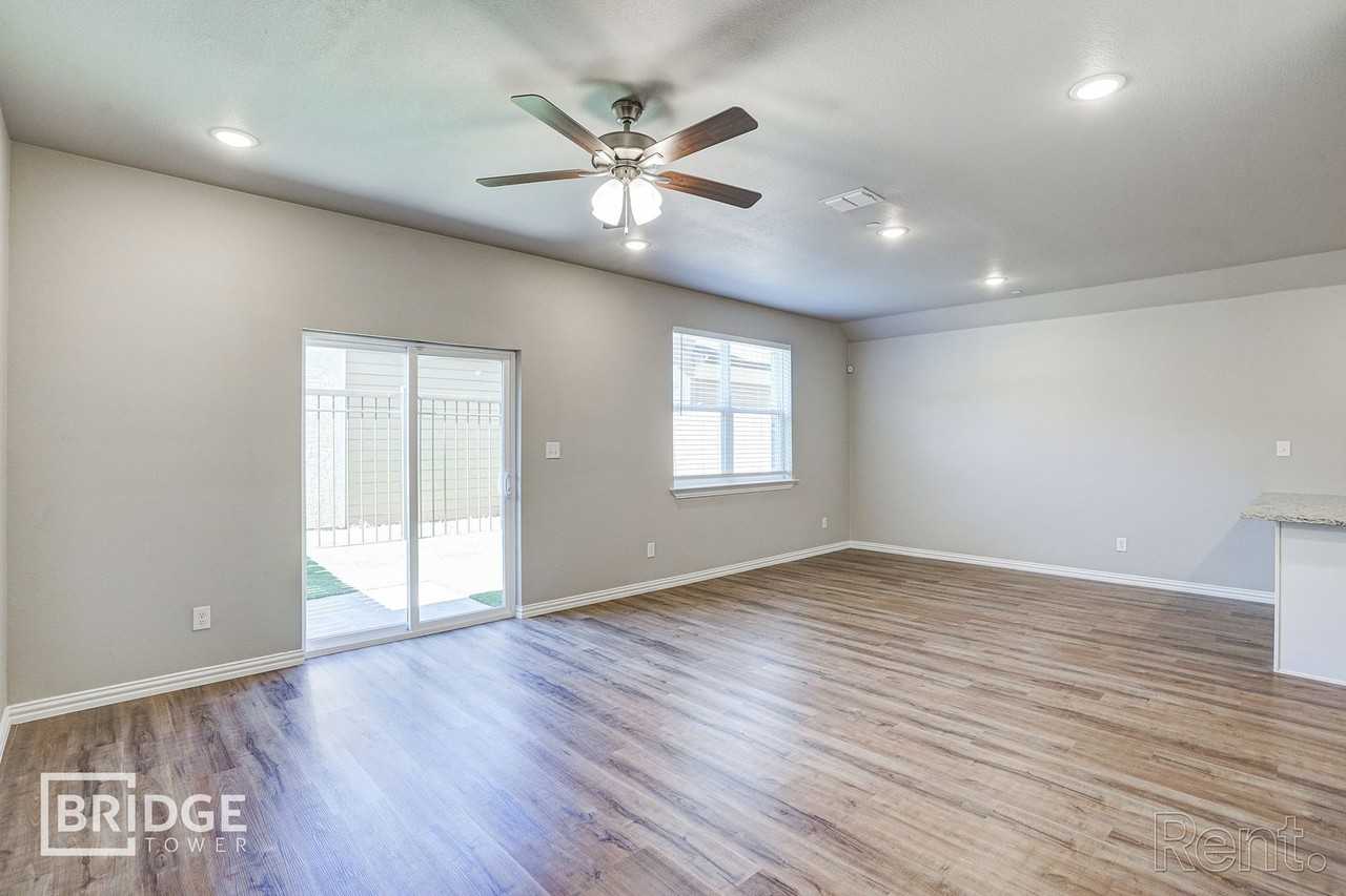 1235 Sunnyvale Ln - Photo 4 of 17