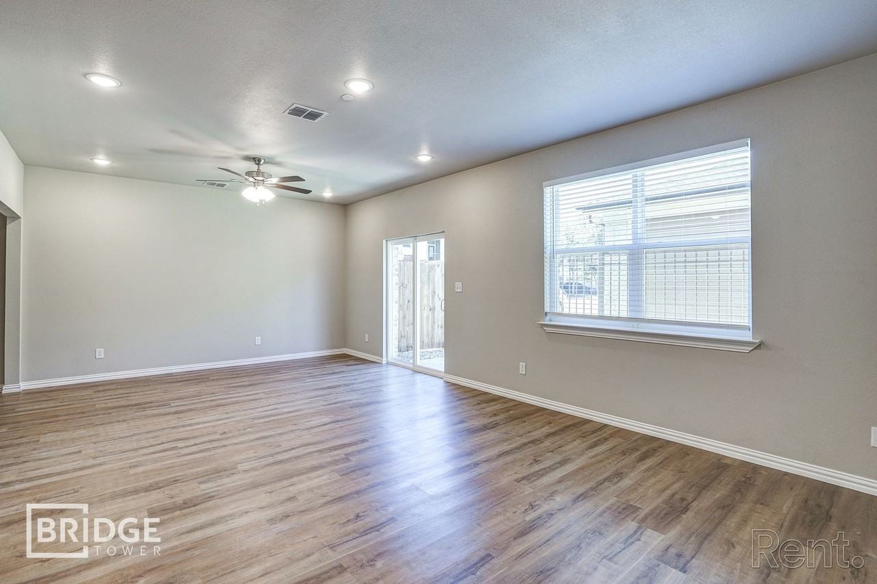 1235 Sunnyvale Ln - Photo 5 of 17