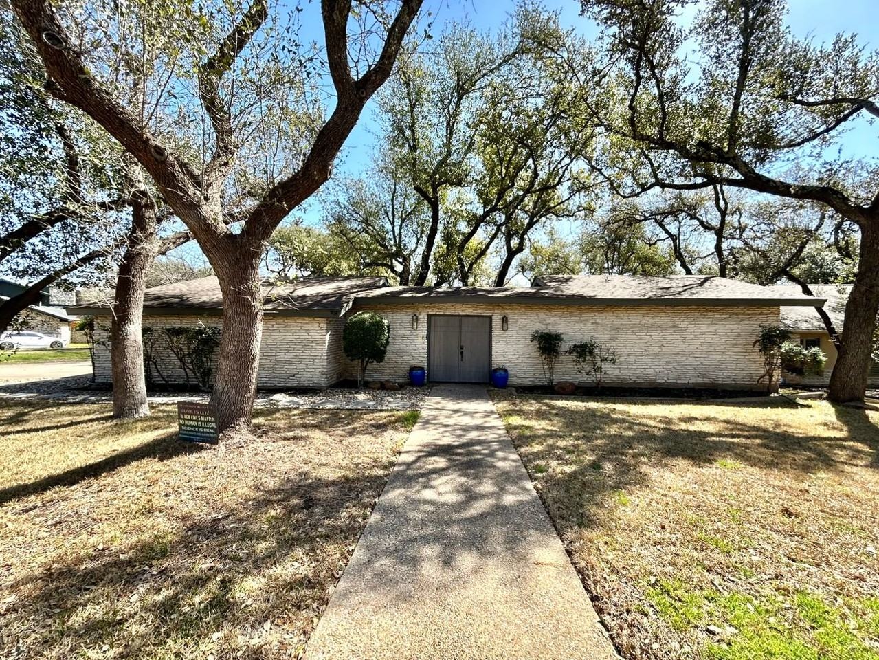 9108 Balcones Club Dr - Photo 2 of 27