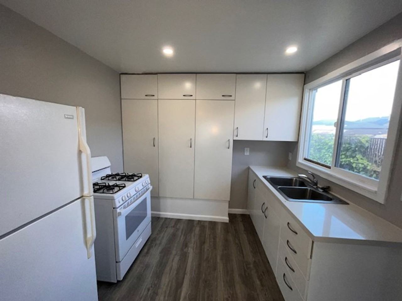 957 76th Ave - Photo 3 of 4