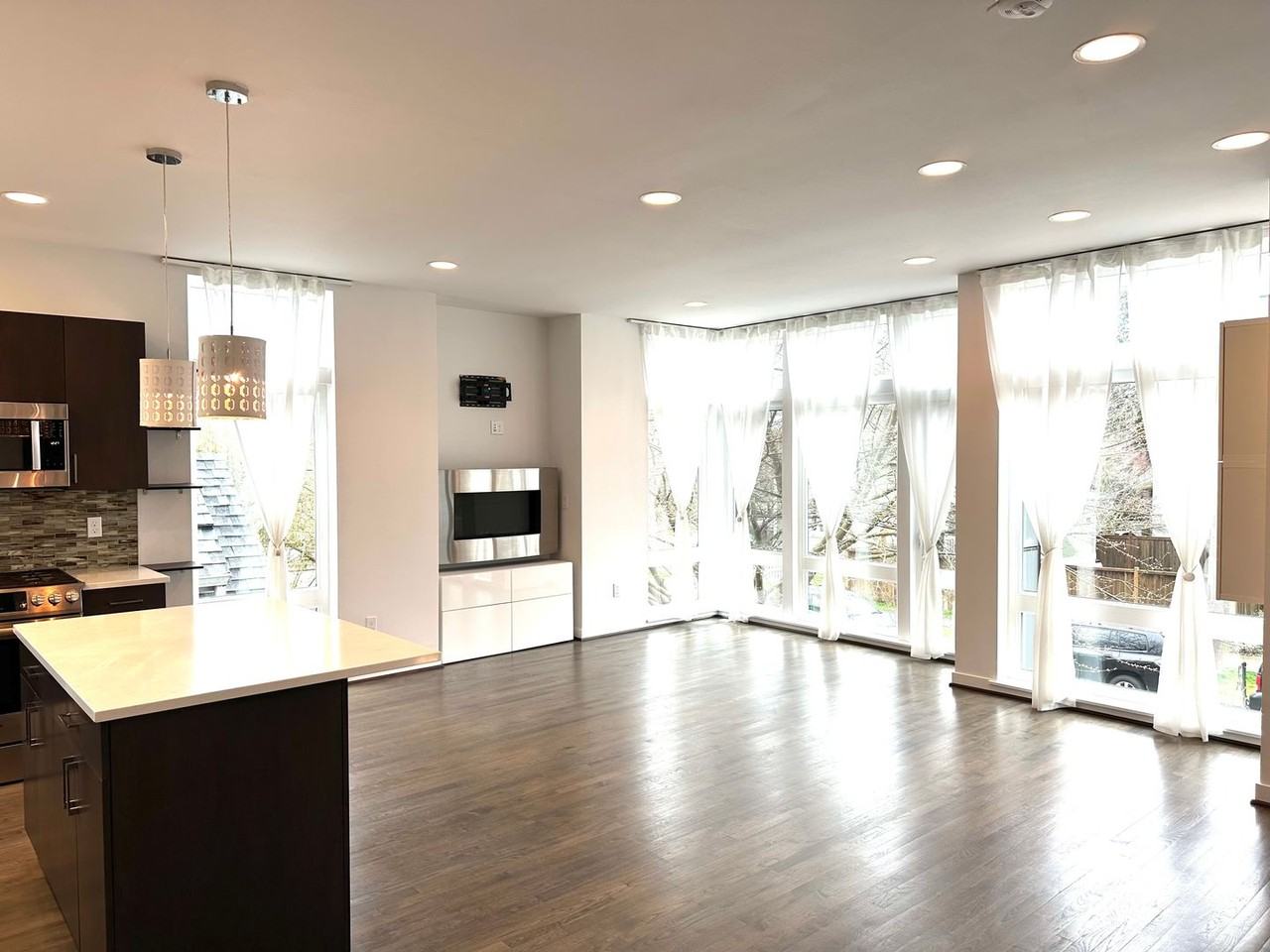 6312 17th Ave Nw - Photo 3 of 39
