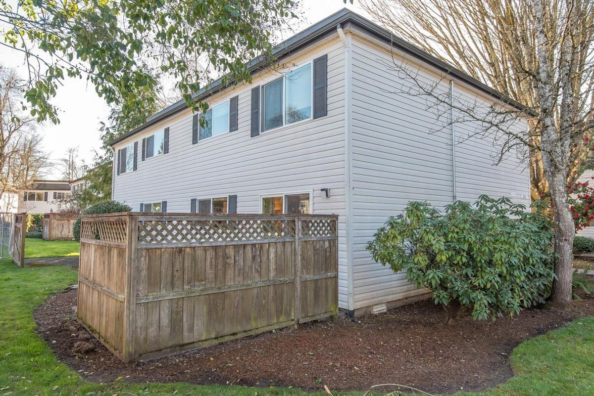 2555 Willakenzie Rd - Photo 3 of 8