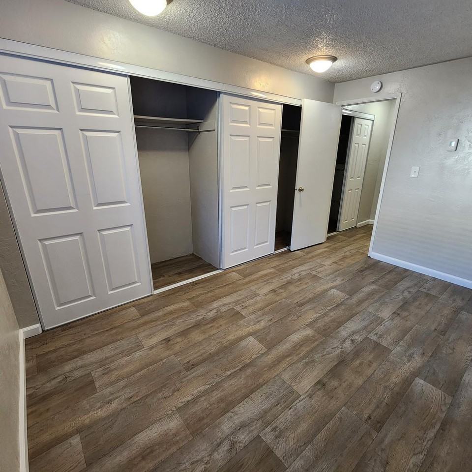 2555 Willakenzie Rd - Photo 5 of 8