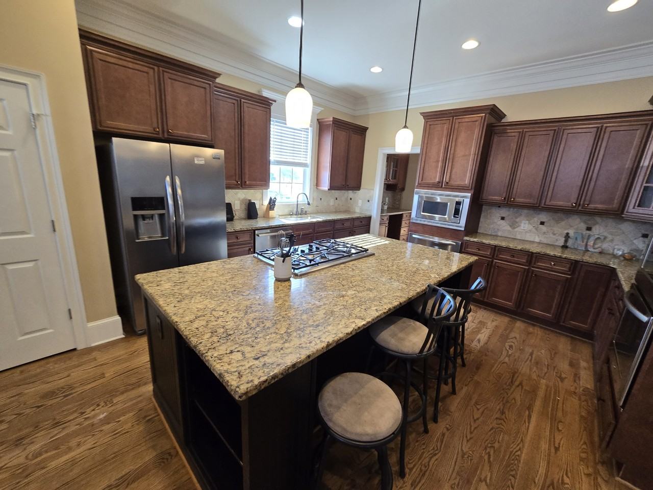 102 Reserve Cir - Photo 2 of 8