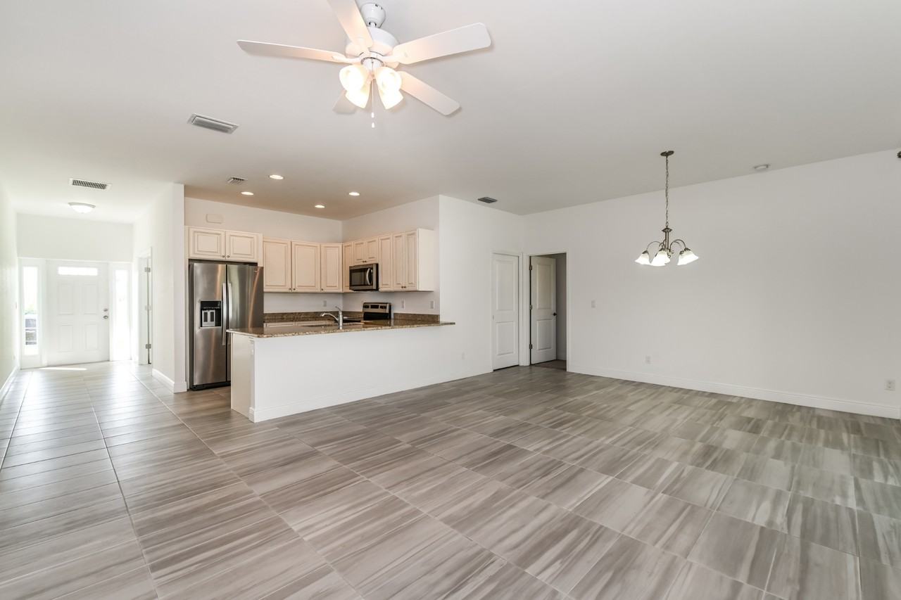 2329 2329 NW 36th Ave - Photo 2 of 25