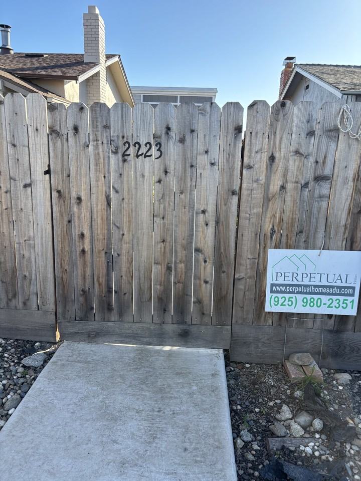 2223 Brunswick St - Photo 3 of 14