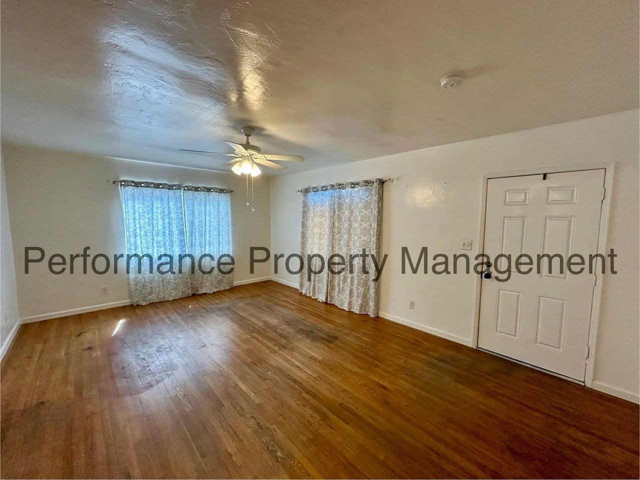 1510 Wells Ave - Photo 2 of 13