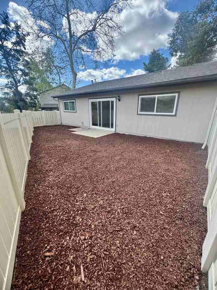 14143 Tarzana Rd - Photo 3 of 16